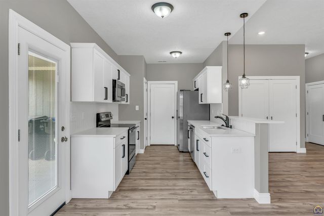 3306 SE Long ST, Topeka, KS 66605