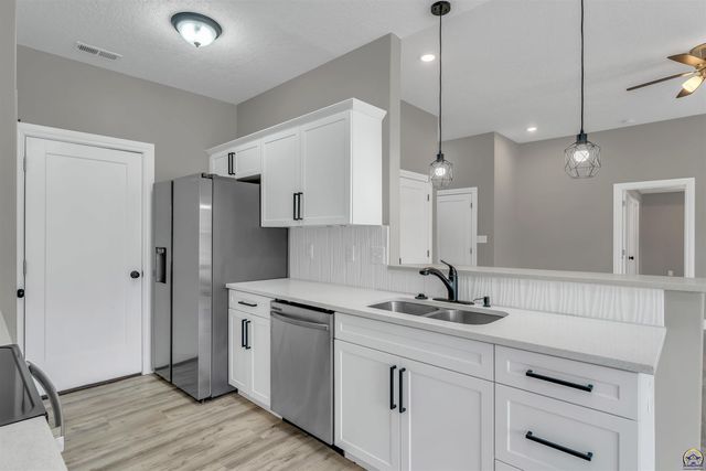 3306 SE Long ST, Topeka, KS 66605