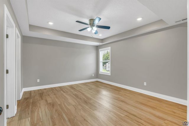 3306 SE Long ST, Topeka, KS 66605