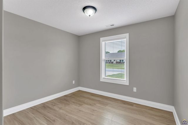 3306 SE Long ST, Topeka, KS 66605