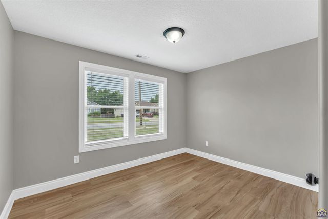 3306 SE Long ST, Topeka, KS 66605