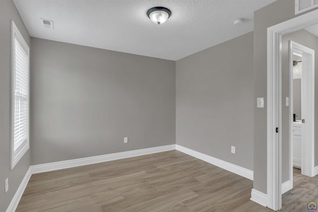 3306 SE Long ST, Topeka, KS 66605