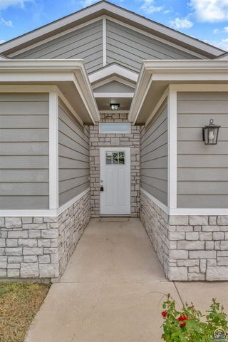 3306 SE Long ST, Topeka, KS 66605