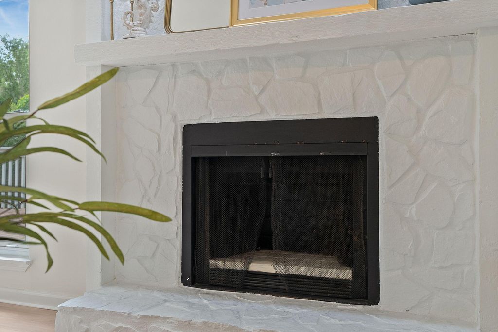 Image 12 of property listing at 1471 Battery Brown Court, Charleston, SC 29412