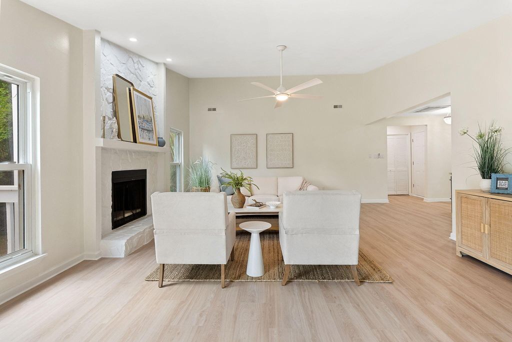 Image 13 of property listing at 1471 Battery Brown Court, Charleston, SC 29412