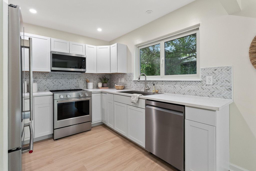 Image 17 of property listing at 1471 Battery Brown Court, Charleston, SC 29412