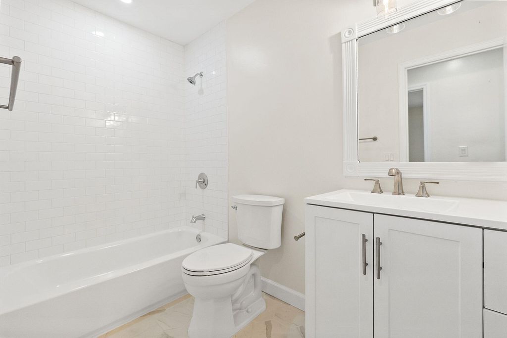 Image 32 of property listing at 1471 Battery Brown Court, Charleston, SC 29412