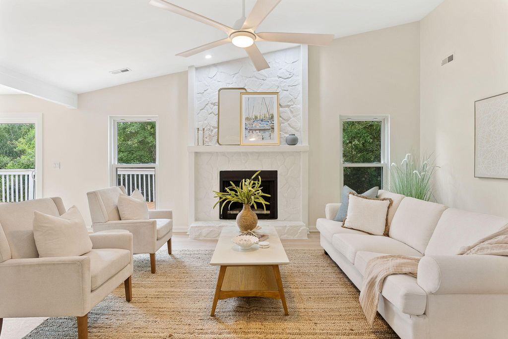 Image 4 of property listing at 1471 Battery Brown Court, Charleston, SC 29412