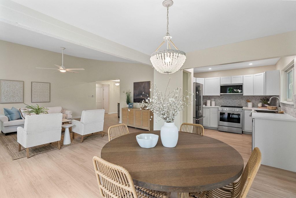 Image 5 of property listing at 1471 Battery Brown Court, Charleston, SC 29412