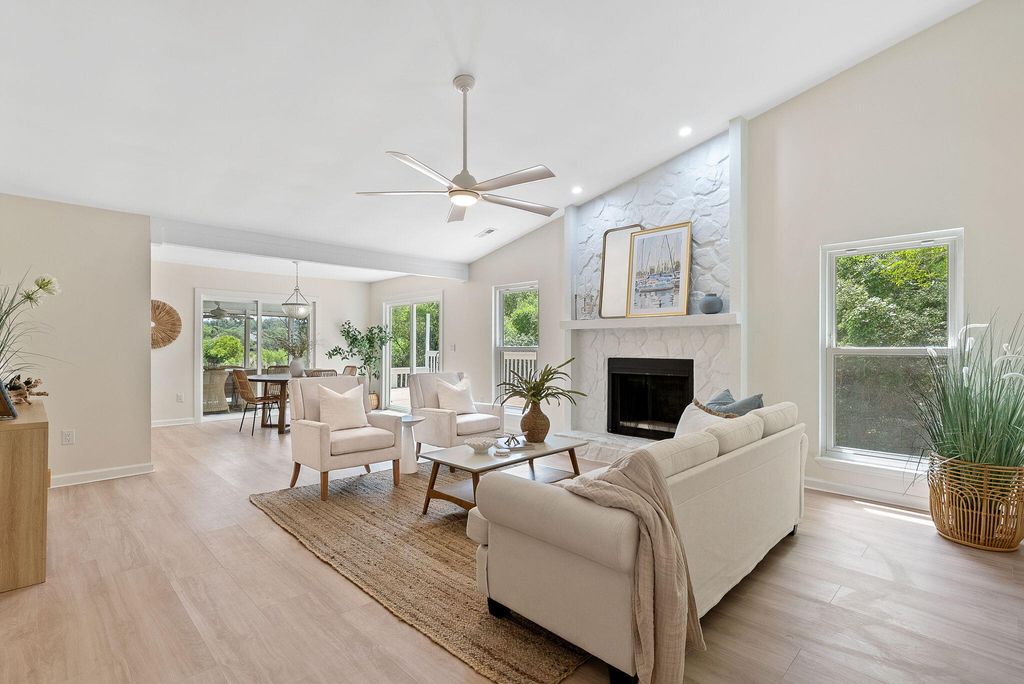 Image 7 of property listing at 1471 Battery Brown Court, Charleston, SC 29412