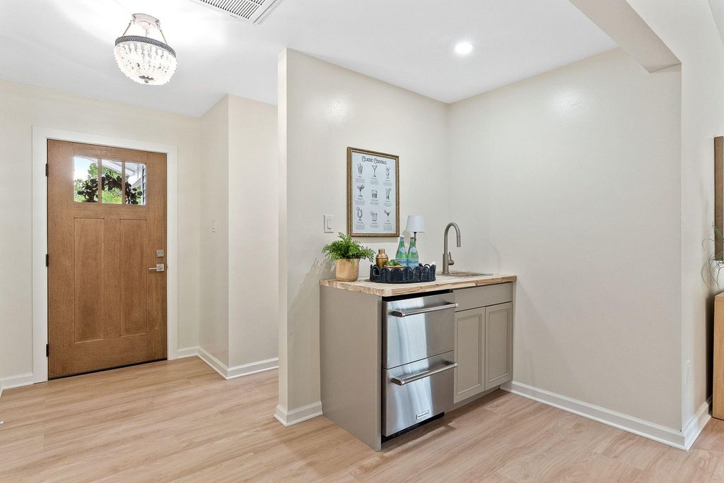 Image 9 of property listing at 1471 Battery Brown Court, Charleston, SC 29412