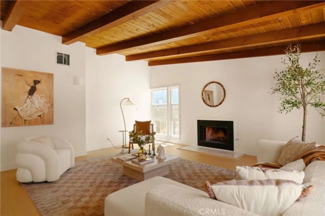 6246 Fallbrook, Los Angeles, CA 91367