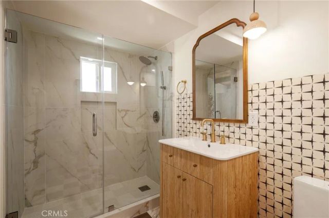 6246 Fallbrook, Los Angeles, CA 91367