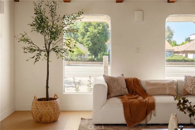 6246 Fallbrook, Los Angeles, CA 91367