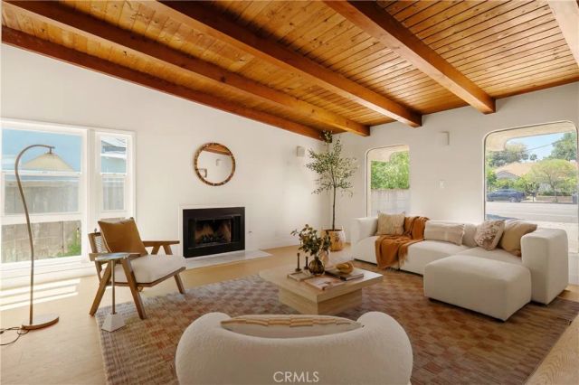 6246 Fallbrook, Los Angeles, CA 91367