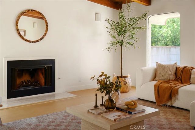 6246 Fallbrook, Los Angeles, CA 91367