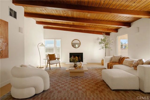 6246 Fallbrook, Los Angeles, CA 91367