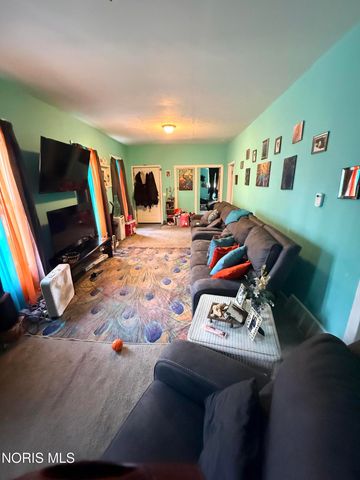 1102 Harding Drive, Toledo, OH 43609