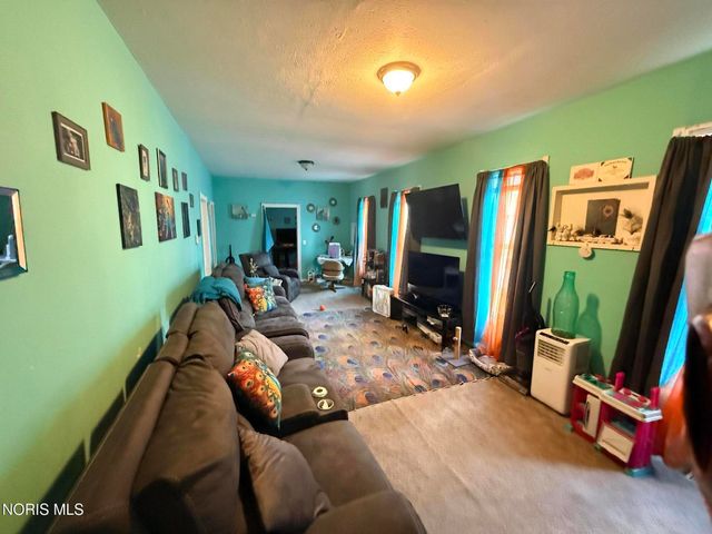 1102 Harding Drive, Toledo, OH 43609