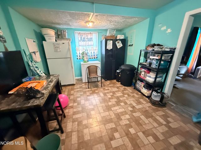 1102 Harding Drive, Toledo, OH 43609