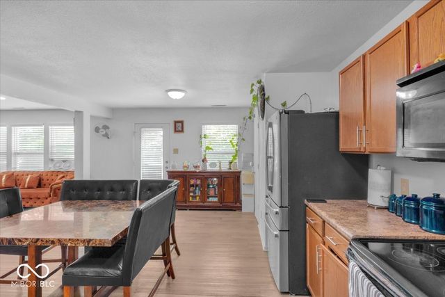 951 Curlew Lane, Greenwood, IN 46143