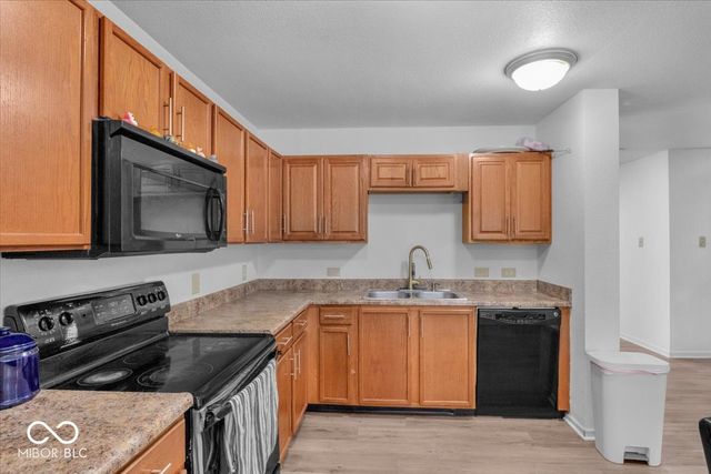 951 Curlew Lane, Greenwood, IN 46143