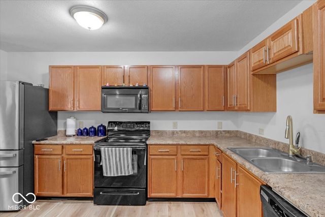 951 Curlew Lane, Greenwood, IN 46143