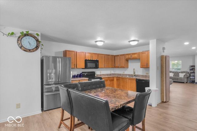 951 Curlew Lane, Greenwood, IN 46143