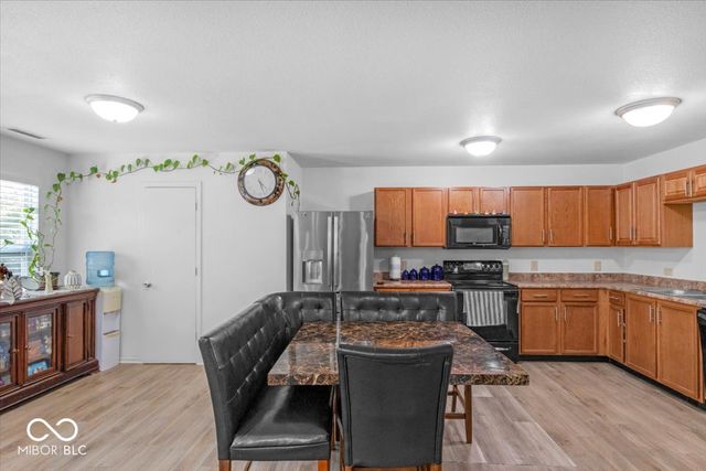 951 Curlew Lane, Greenwood, IN 46143