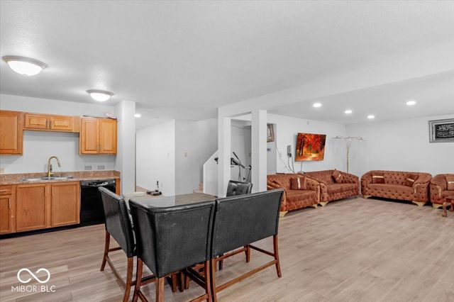 951 Curlew Lane, Greenwood, IN 46143