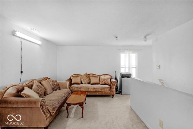 951 Curlew Lane, Greenwood, IN 46143