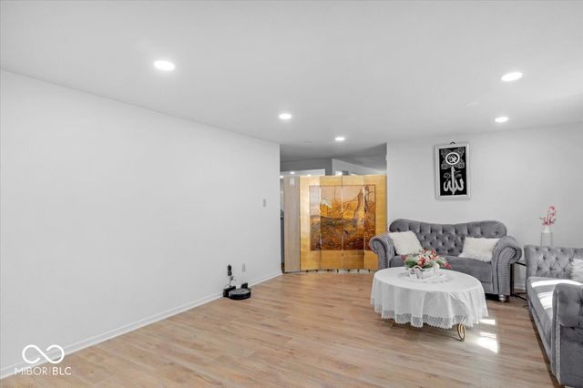 951 Curlew Lane, Greenwood, IN 46143