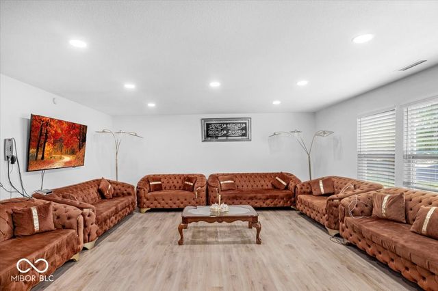 951 Curlew Lane, Greenwood, IN 46143