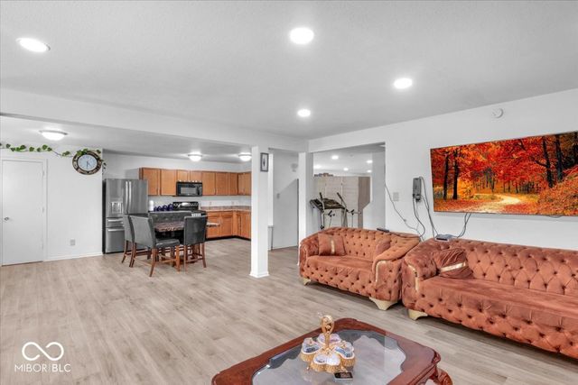 951 Curlew Lane, Greenwood, IN 46143