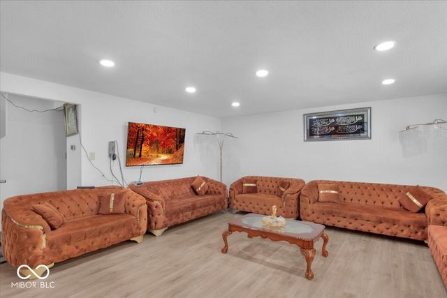 951 Curlew Lane, Greenwood, IN 46143