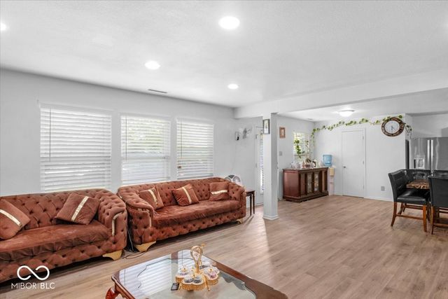 951 Curlew Lane, Greenwood, IN 46143