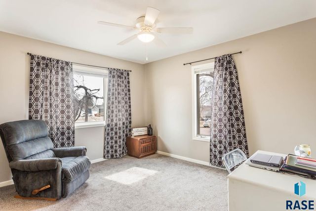 330 S Chicago Ave Avenue, Sioux Falls, SD 57103