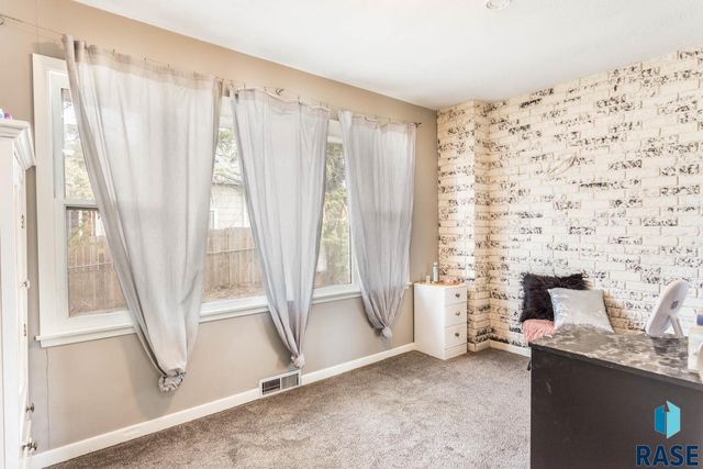 330 S Chicago Ave Avenue, Sioux Falls, SD 57103