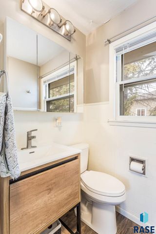 330 S Chicago Ave Avenue, Sioux Falls, SD 57103