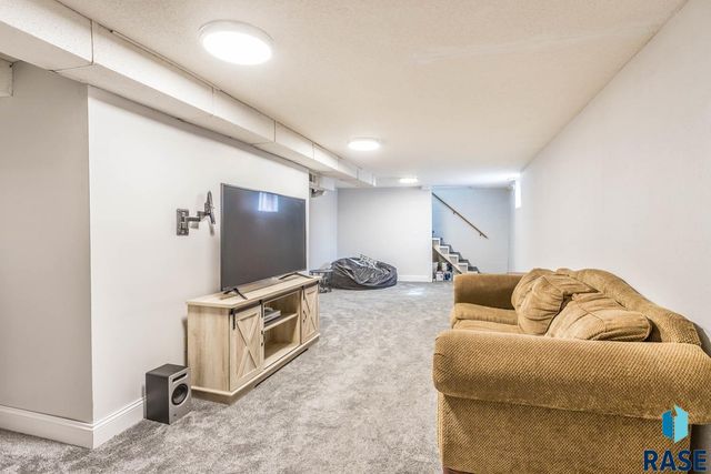 330 S Chicago Ave Avenue, Sioux Falls, SD 57103