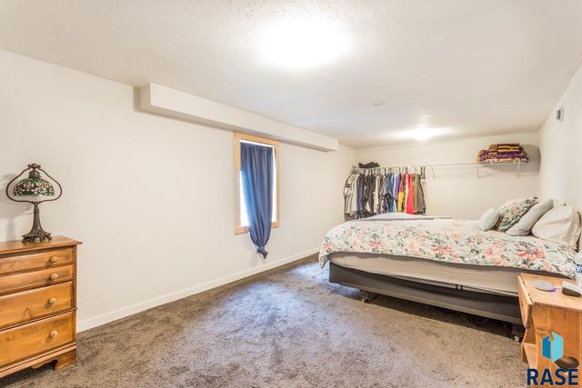 330 S Chicago Ave Avenue, Sioux Falls, SD 57103