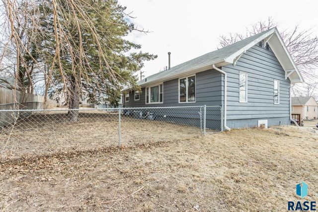 330 S Chicago Ave Avenue, Sioux Falls, SD 57103