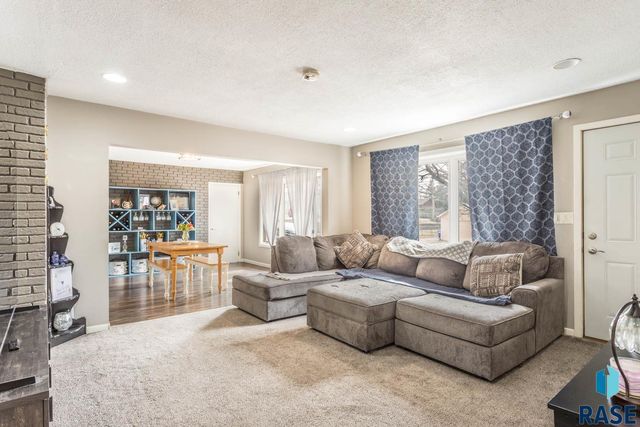 330 S Chicago Ave Avenue, Sioux Falls, SD 57103