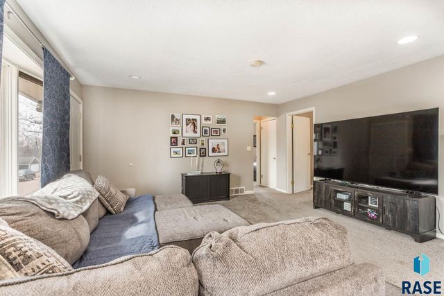 330 S Chicago Ave Avenue, Sioux Falls, SD 57103