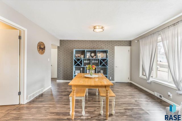 330 S Chicago Ave Avenue, Sioux Falls, SD 57103