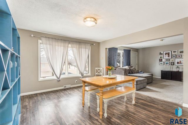 330 S Chicago Ave Avenue, Sioux Falls, SD 57103