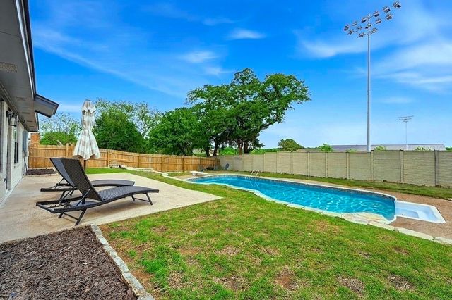 3813 Fox Hollow Drive, Bedford, TX 76021