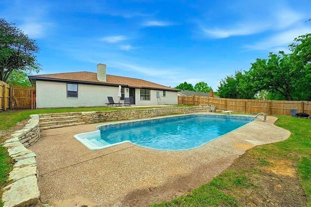 3813 Fox Hollow Drive, Bedford, TX 76021