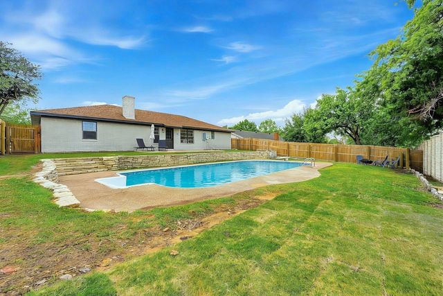 3813 Fox Hollow Drive, Bedford, TX 76021