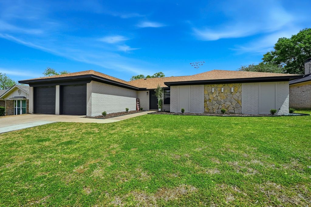 3813 Fox Hollow Drive, Bedford, TX 76021